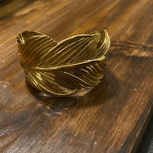 Gold leaf bracelet - Picture 1 of 3